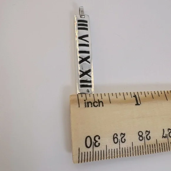 🌟 Tiffany & Co Atlas Pendant Roman Numeral Bar Pendant ‘03 925 Rare Tiffany & Co - Picture 7 of 10